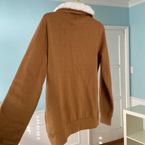 Forever 21 jacket zip up sweatshirt jacket with faux fur collar.  - super soft! - Picture 6 of 6